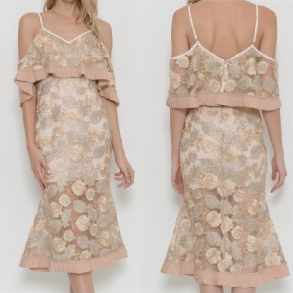 ❤Last 1❤ EMBROIDERED DETAILS DRESS - Picture 3 of 4